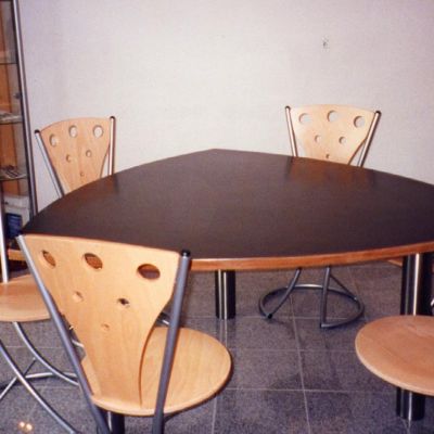 edelstahl-senden-besprechungstisch