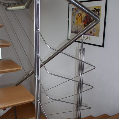 edelstahl-senden-gelaender_einholmtreppe