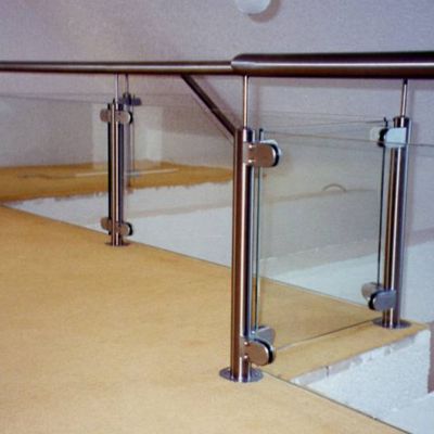 edelstahl-senden-innengelaender_mit_glasefuellung-1